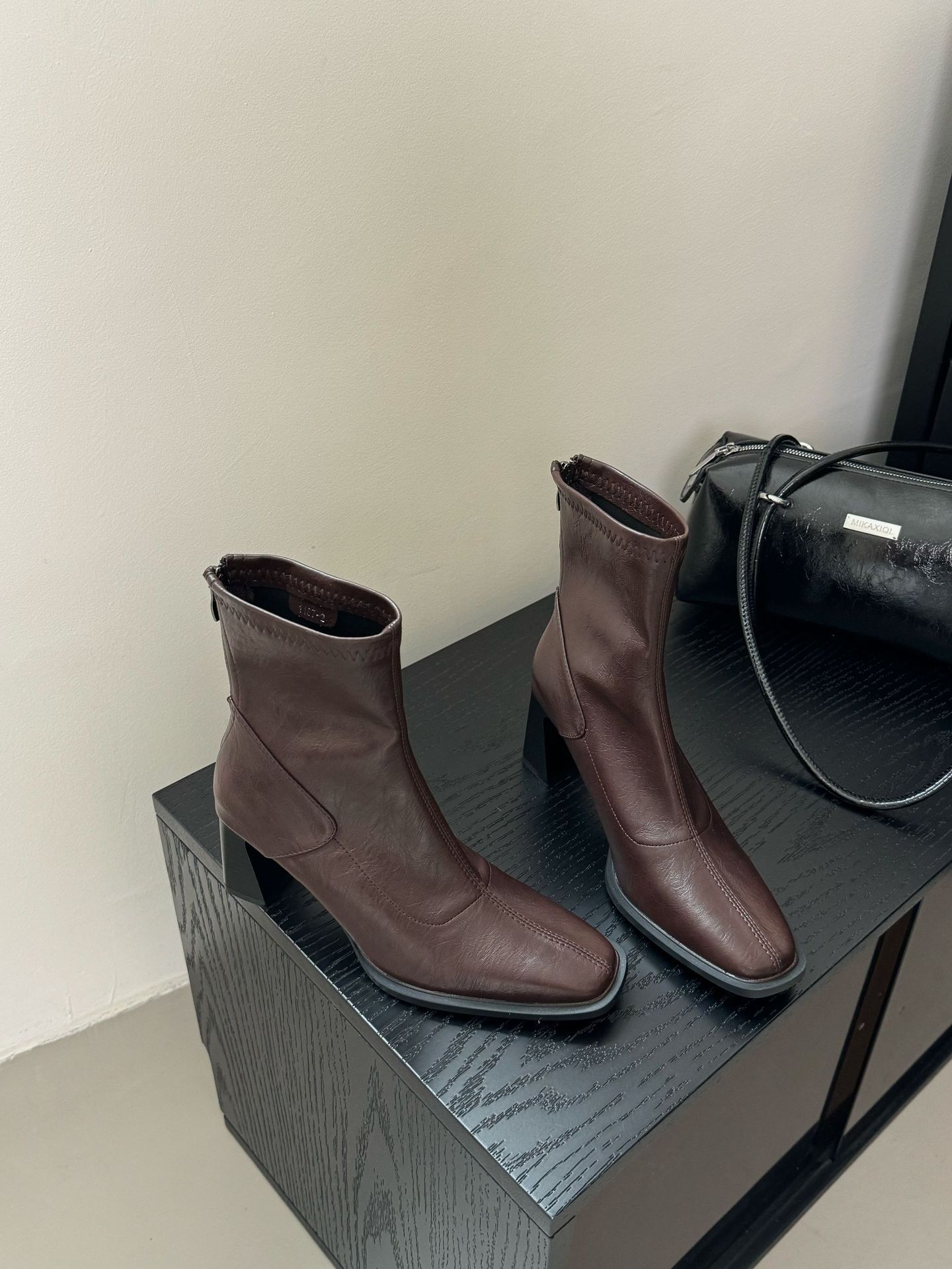 

Женские ботильоны на высоком каблуке в французском стиле с квадратным носком, осенние новинки 2025 года, женские ботильоны на толстом каблуке 40 коричневый