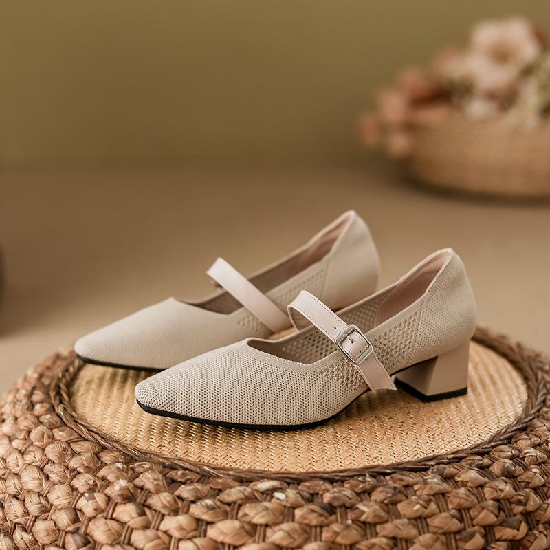 Neskladové Xiaoxiangfeng Mary Jane dámské boty čtvercová špička silný podpatek mělký výstřih prodyšné boty pletené z mušky dámský nový temperament