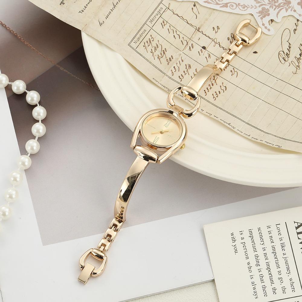 New Round Bracelet Watch Button Design Luxury Quartz Watch Gift Metal Wristwatch Women