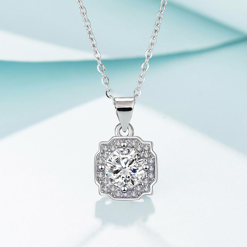 Bright full diamond necklace women's Korean version fashion temperament imitation mozzarella diamond pendant women's collarbone chain