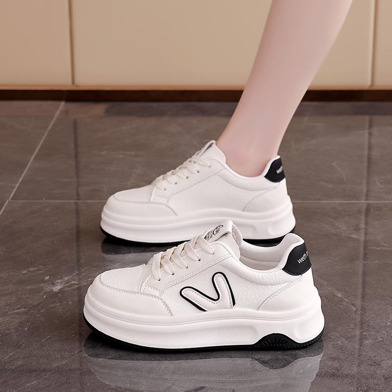 Platform White Shoes Women's Versatile Spring and Autumn Muffin 2025 Breathable New Popular Casual Sports Board Shoes Women 8513
