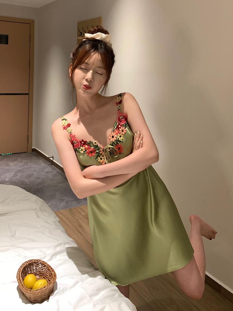 Eisseide Sommer neues Nachthemd weiblich sexy reine Lust süßer Prinzessinnenstil dünnes Träger-Pyjama Sommer Loungewear