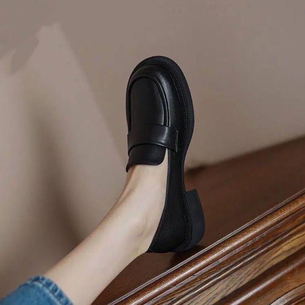 Women's Genuine Leather Flat Slip On Soft Sole Work Shoes Retro Style Versatile Loafers Fashion and Comfortable Footwear