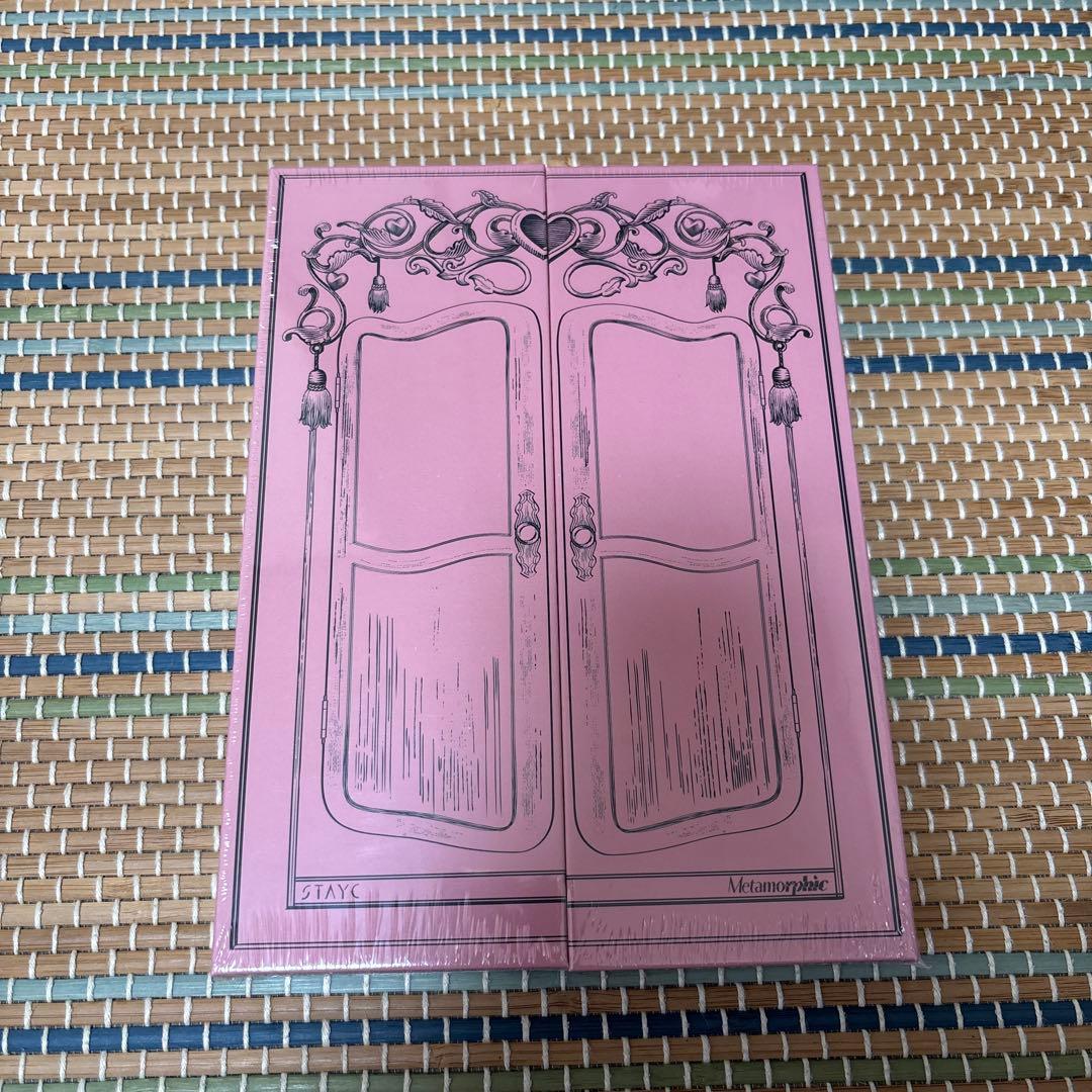 

[USED] STAYC Album Metamorphic Cheeky Ver.