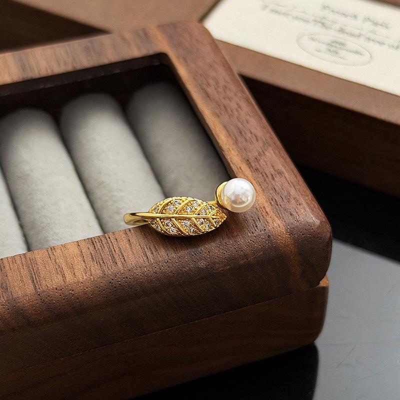 Leichter Luxus Mori Sanfter Wind Blatt Perle Diamant Zir*****Stift Ring Französisch Elegant Nische High-End Ring