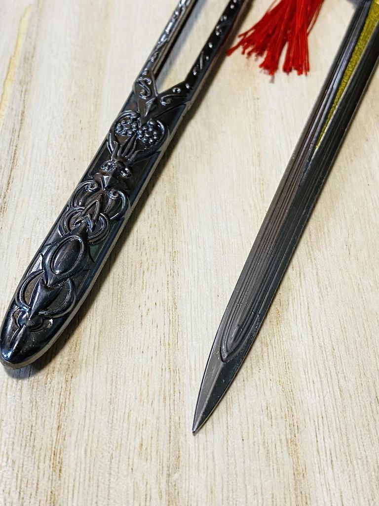 FF Final Fantasy Mini Weapon Sword Accessory Keychain Figure Doll Decoration Base Anime Game Alloy Display Toy Metal Miniature Legendary Stylish of