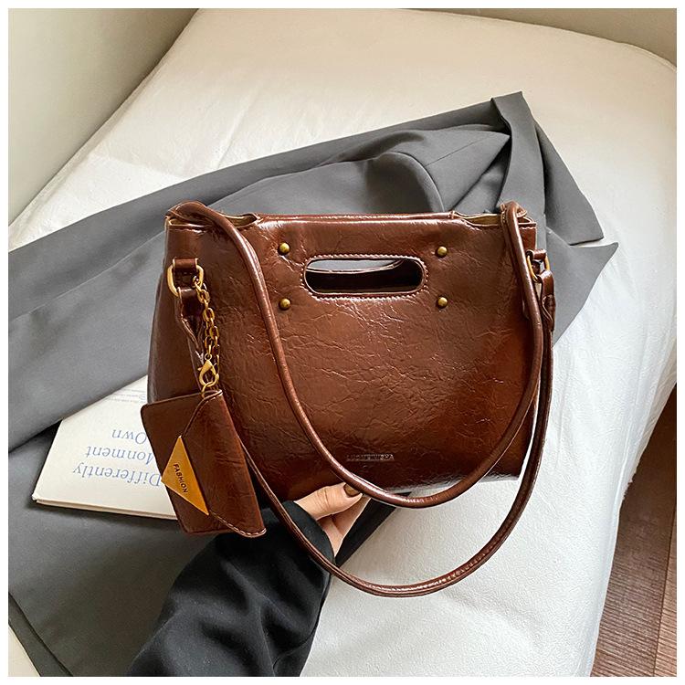 

Retro bag women s 2025 autumn new high-value foreign casual fashion portable shoulder messenger bag commuter women s bag коричневый