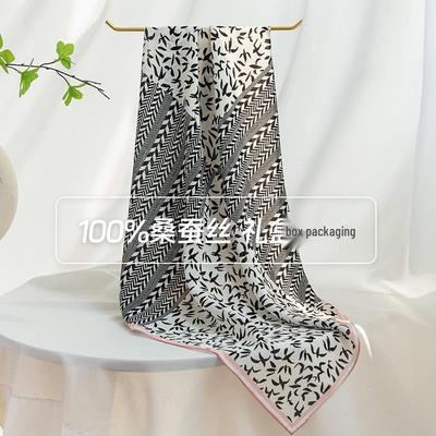 Accessoires – Schals & Tücher