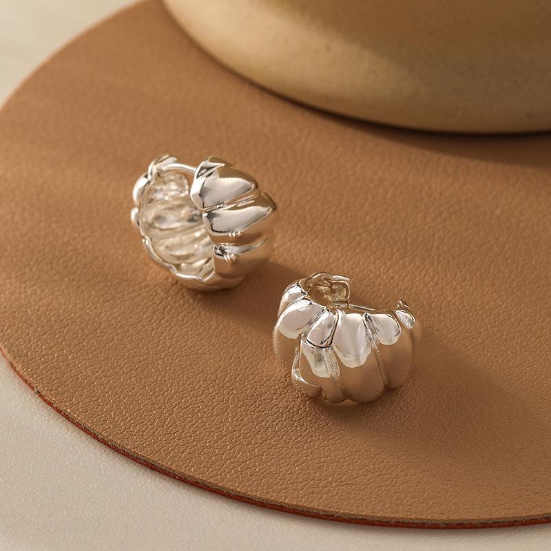 

Элегантные минималистичные металлические серьги-круассаны для женщин: Роскошная простота с плавным дизайном серебряный