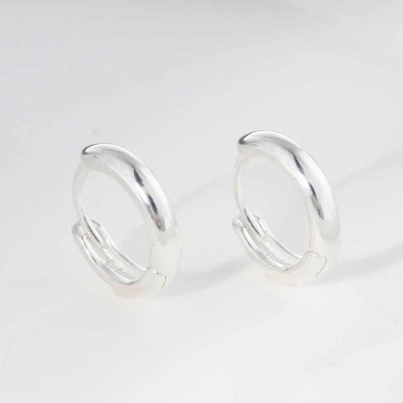 

Блестящая круглая пряжка для ушей Простая геометрическая личность Темперамент Универсальный нишевый дизайн Украшение для ушей