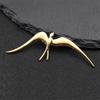 Neue Trendige Fliegende Schwalbe Glänzende Broschen für Damen/Herren Edelstahl Goldfarbe Niedliche Vogel Brosche Anstecker Anzug Schmuck