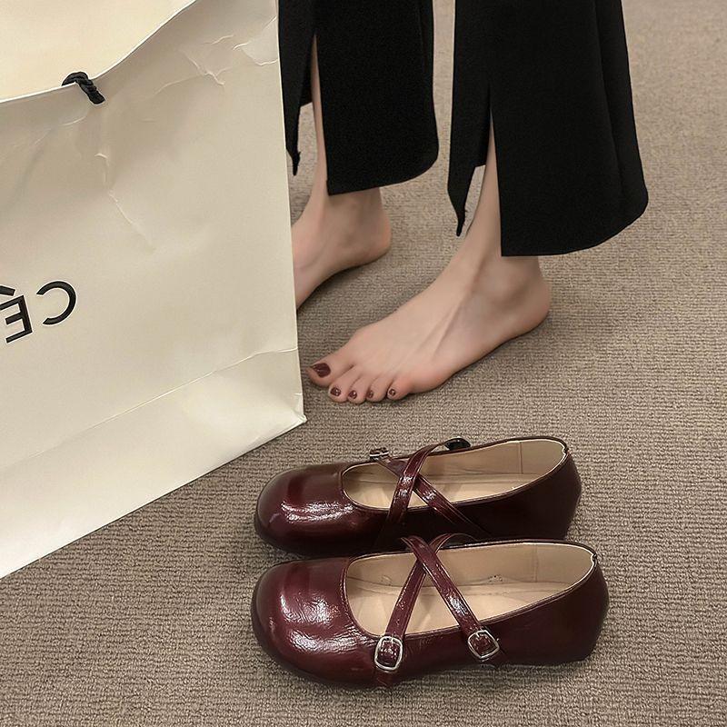 Soft-soled single shoes women's skirt Doudou shoes new shallow mouth flat bottom fashionable versatile grandma shoes women