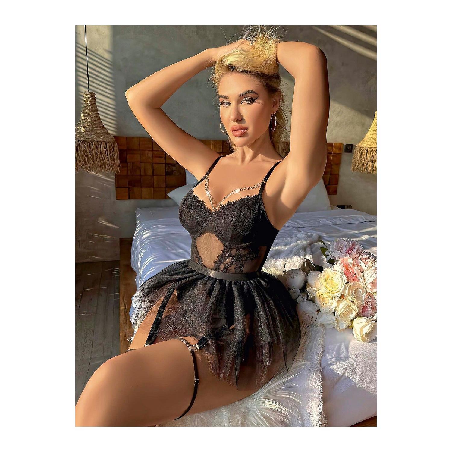 

Необычный комплект из 4 предметов с черной кружевной цепочкой и подвязками