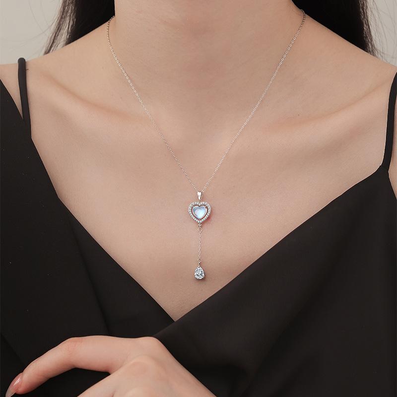 Heart of the Ocean Light Luxury Fashion Versatile Design Clavicle Chain Gift Pendant Accessories for Girlfriend