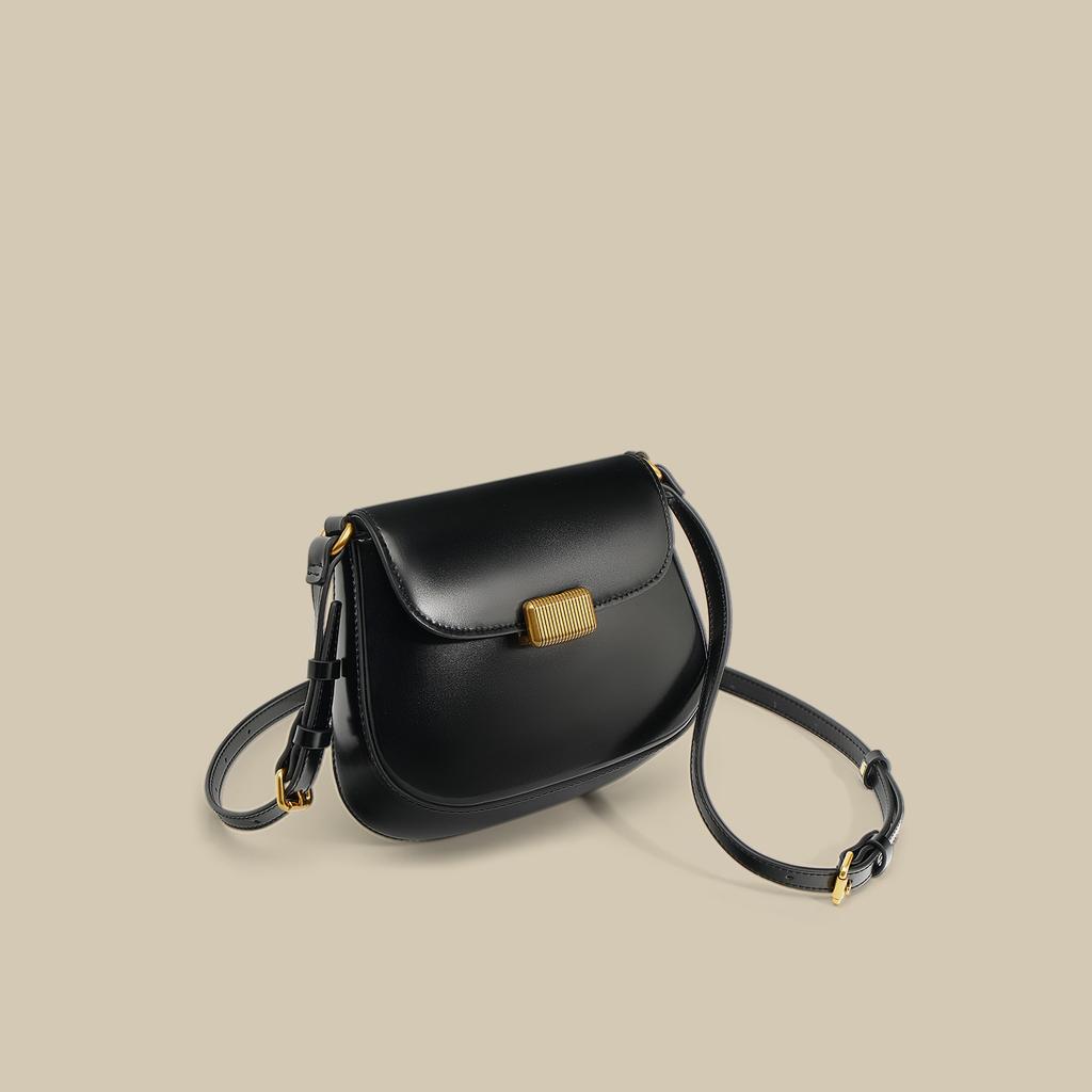 Die Ledersatteltasche ist ein Nischendesign. Die Unterarm-Umhängetasche ist schlicht, hochwertig, modisch, elegant und eine Retro-Pendeltasche.