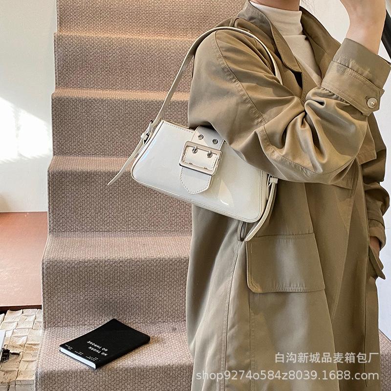 

This year, the popular mirror commuter underarm bag women s 2025 autumn and winter new trendy high-end fashion texture messenger bag