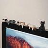 Uroczy Kot na Monitor Topper Żywiczne Figurki Kotów Ozdoba na Półkę Biurkową Wystrój Biurka Prezent dla Miłośnika Kotów