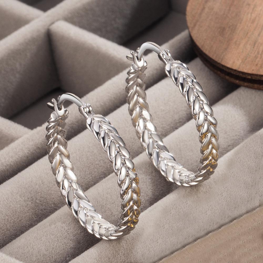 European Retro Wheat Ear Geometric Ear Cuff - Versatile and Fashionable Luxury Earring