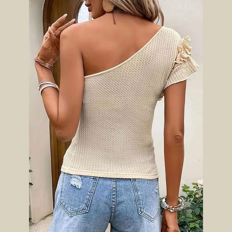 Top senza maniche aderente con spalle oblique e volant in maglia, elegante, estivo da donna