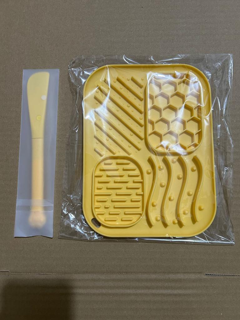 New pet slow food mat dog bowl meal mat slow food bowl silicone pet mat dog licking mat