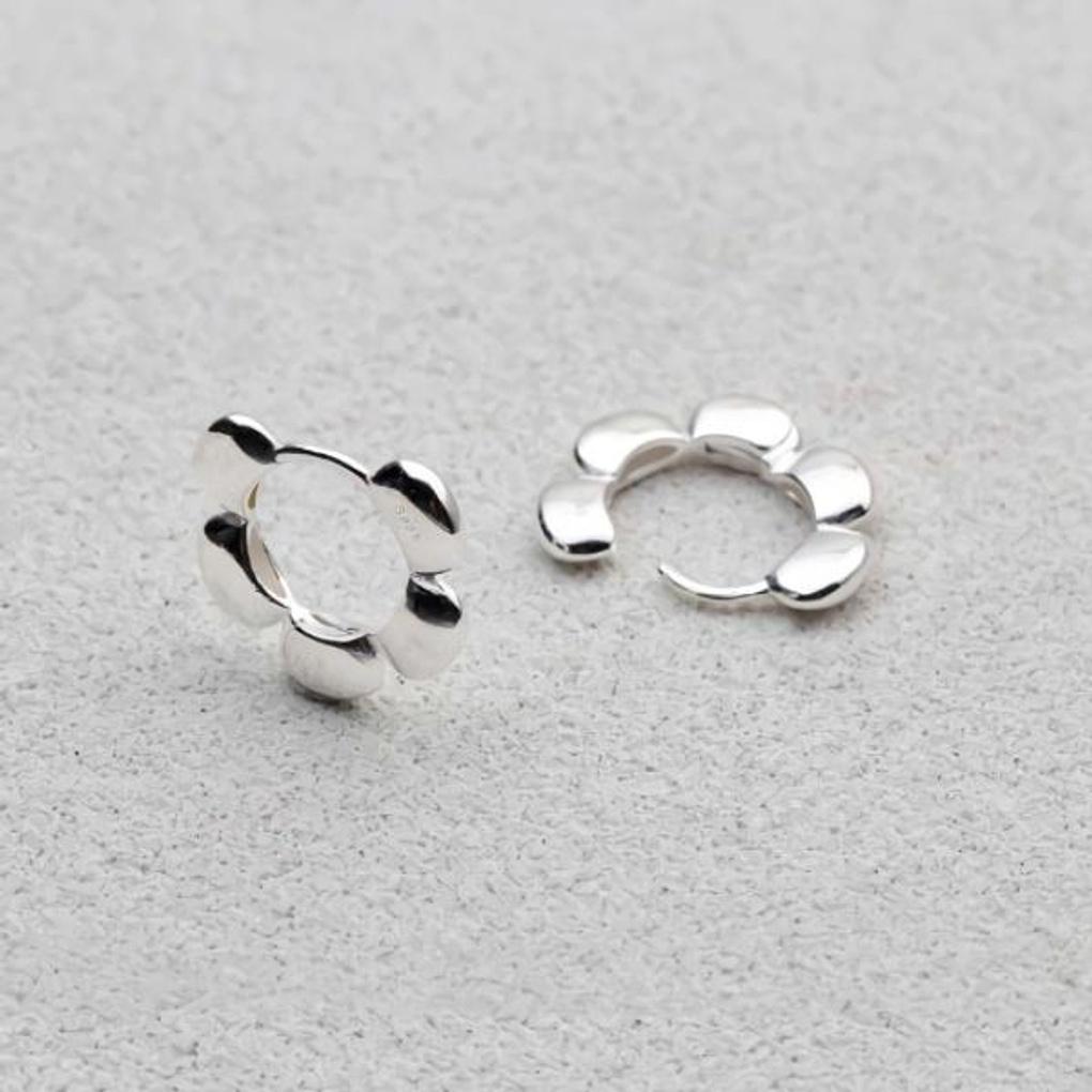Women's Accessories Round 5-Petal One-Touch Earrings