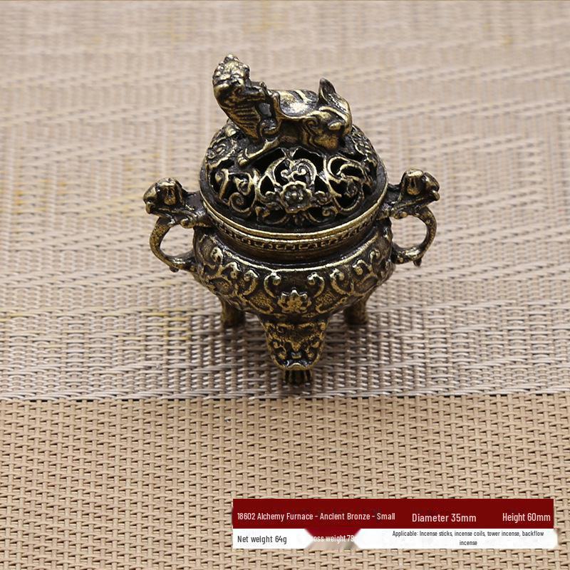 

Антикварная медная курильница из сандалового дерева — классический дизайн на треноге для домашнего декора и чайной церемонии.