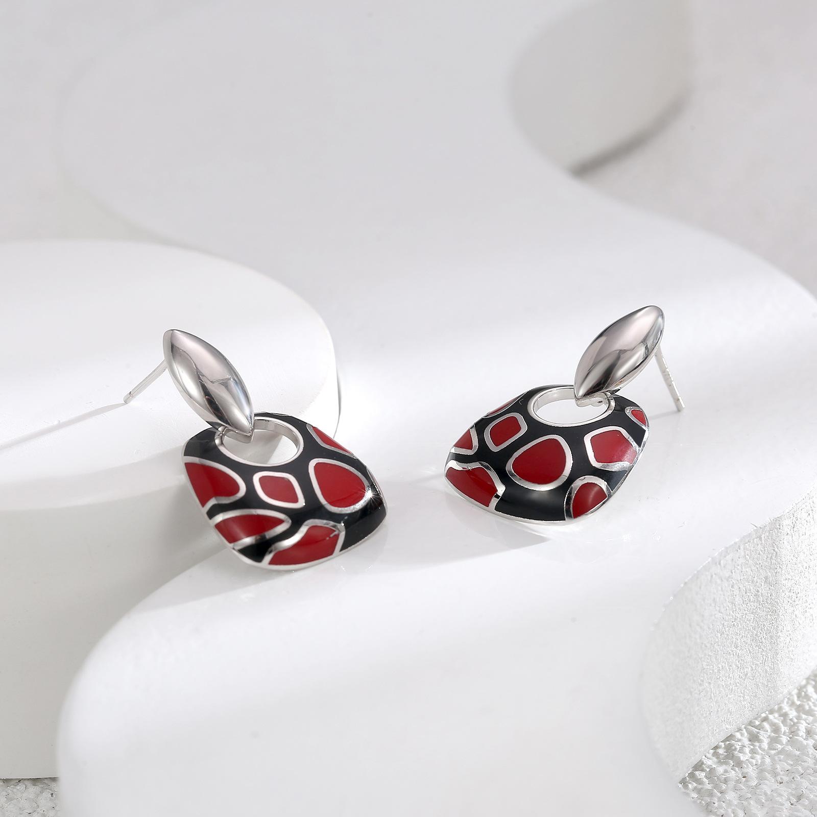 

Эмаль масляная капля клетчатые геометрические серьги-гвоздики нишевый дизайн темперамент белые высококачественные серьги украшения для ушей для женщин