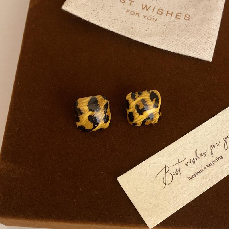 Maillard Geometric Butterfly Coffee Earrings For Women  Vintage Studs Personality Drop Earrings Luxury Designer Jewelry