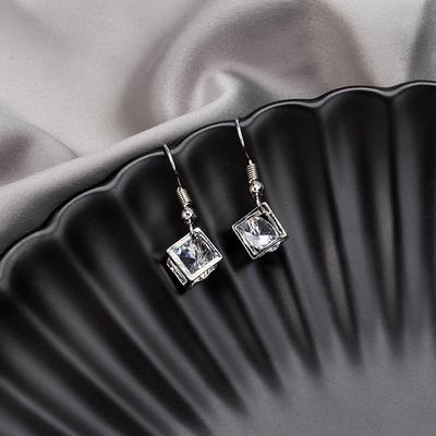 Simple Temperament Small Square Zircon Earrings, Fashionable Small And Fresh Three-Dimensional Diamond-Encrusted Short Earrings