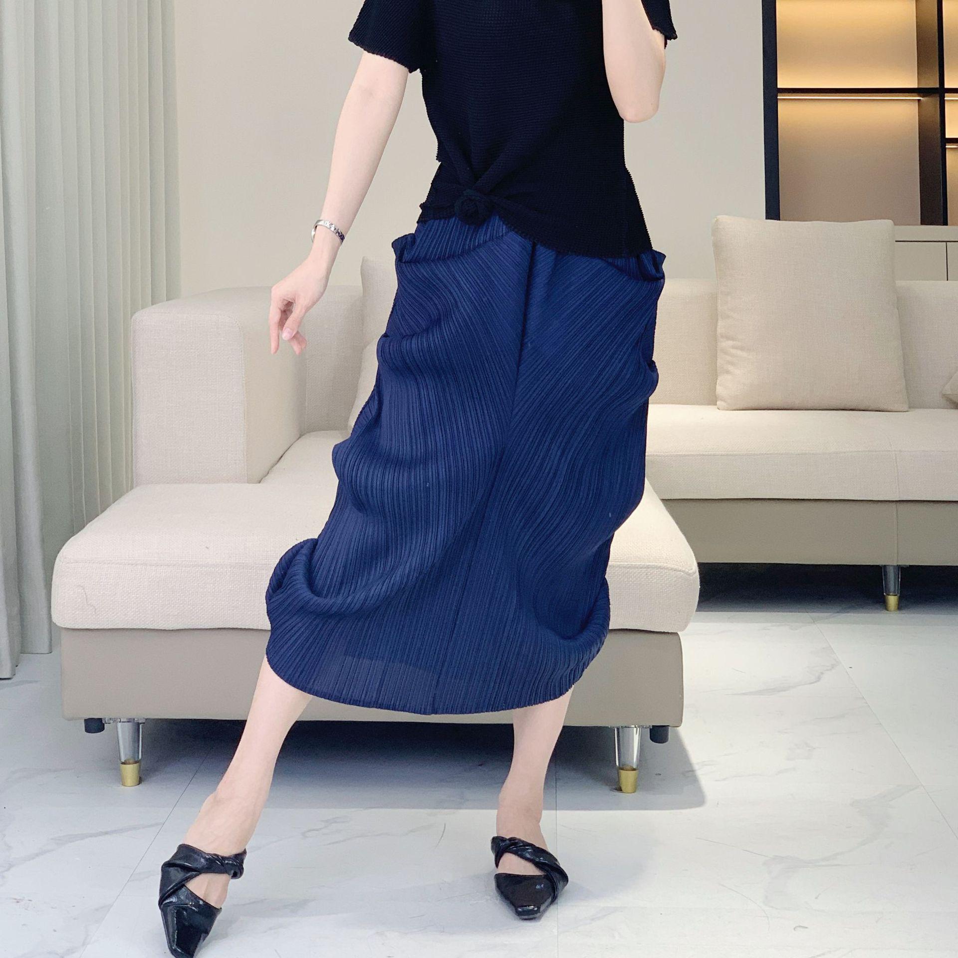 

Синяя плиссированная миди-юбка с высокой талией: Дизайн «Тюльпан» для фигуры типа «груша», мода 2025 One Size [90-150kg] темно-синий