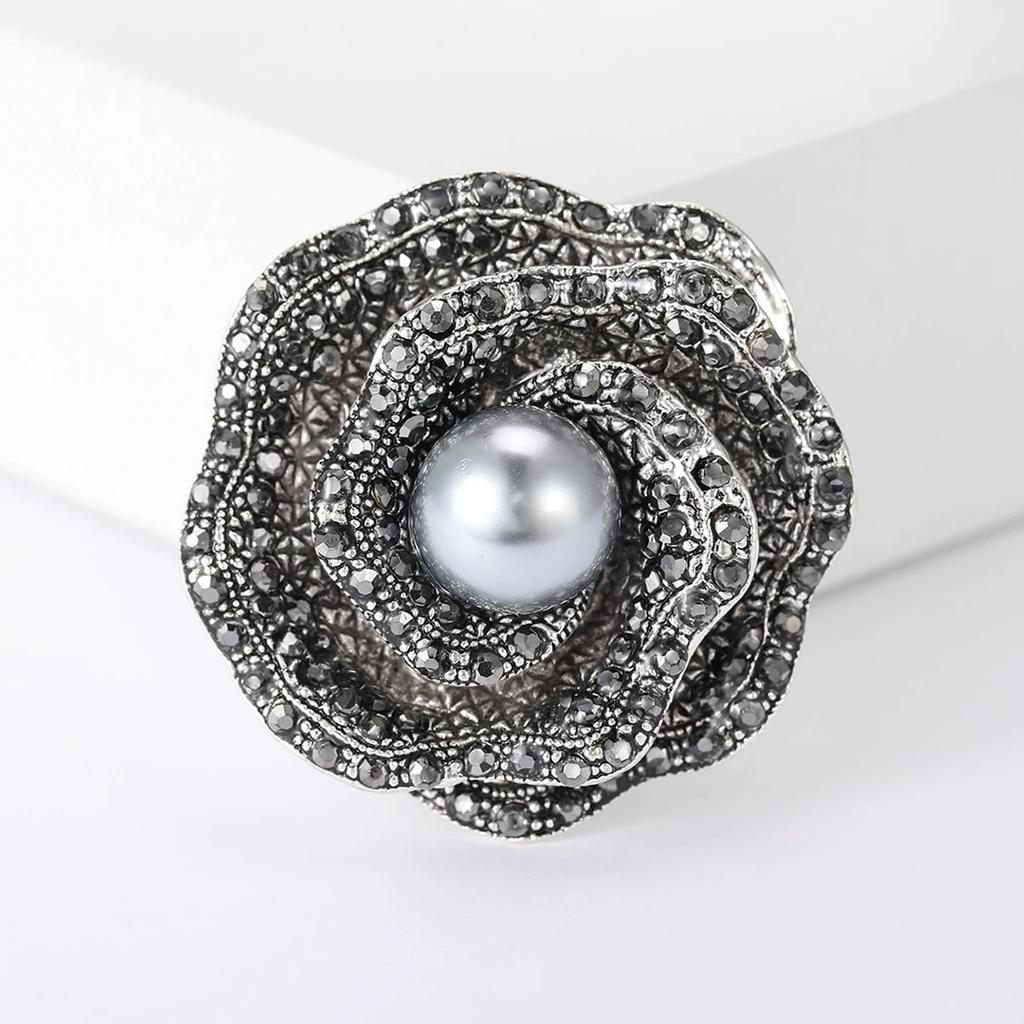 Elegant Pearl Gun Black Flower Brooches for Women Rhinestone Plant Pins Event Party Backpack Decoration Clothes Accessories