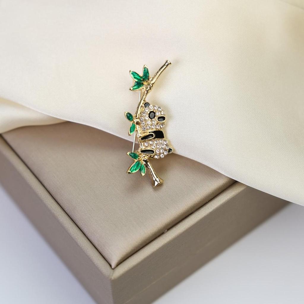 Elegant Women's Brooch: Versatile Bow & Insect Flower Design with Anti-Exposure Feature