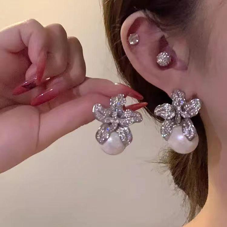 

Элегантные серьги-пусеты с кисточками 2024: Высококлассный, Модный и Универсальный для Женщин