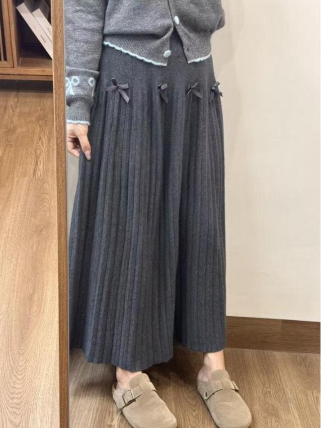 

Emily Cloud: Women s Pleated A-line Midi Skirt - High Waist Autumn/Winter Knit Small светло-серый
