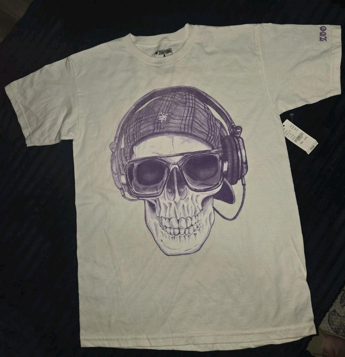 Zoo York Skateboarding T-shirt Mens Small Purple Skeleton w/Headphones New S