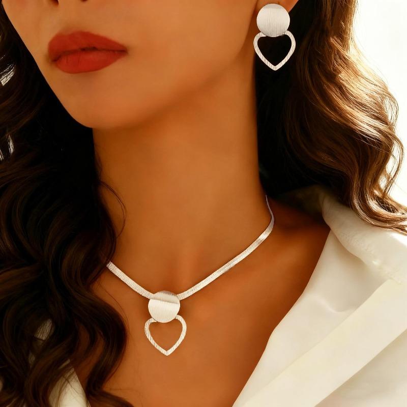 Elegant Clavicle Geometric Heart Pendant Necklace Earrings Jewelry Set French Retro Women'S Suit Batch