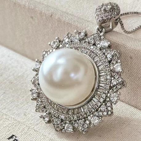 

Retro Luxury Artificial Australian White Boutique Pearl Pendant