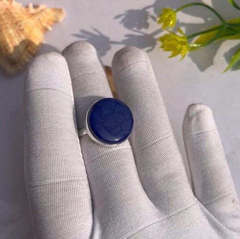 

Кольцо ручной работы из цельного серебра 925 пробы с драгоценным камнем лазурит, эффектное женское кольцо, подарок для нее. синий