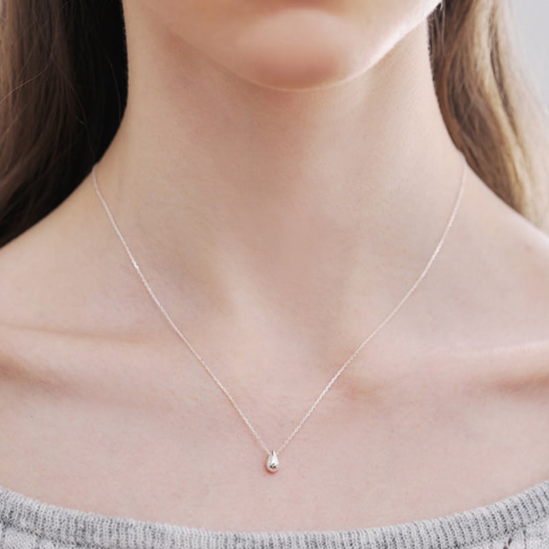 engbrox Tiny Drop Necklace