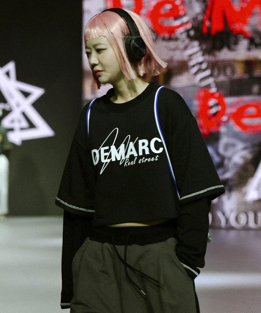 Deumakeu Double Sleeve Crop T-Shirt Black