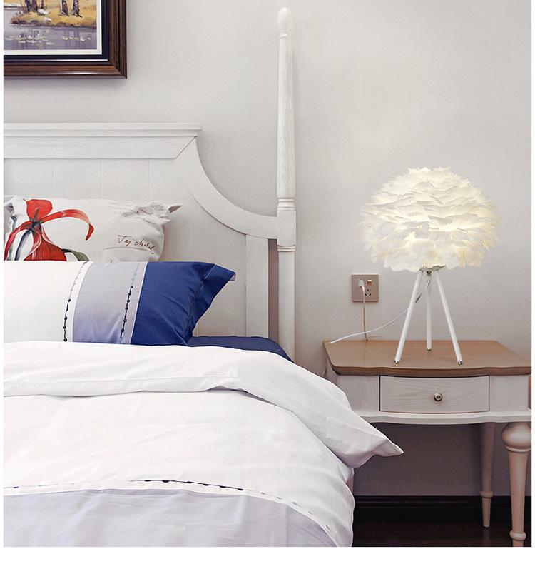 Nordic Gold Adjustable Feather Table Lamp - Stylish Bedside Decoration.