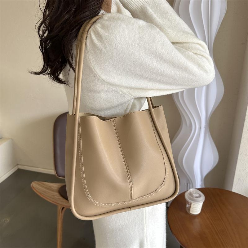 

2022 Versatile Large-Capacity Retro Tote Bag for Women - Trendy Fashion Shoulder Bag for College Students