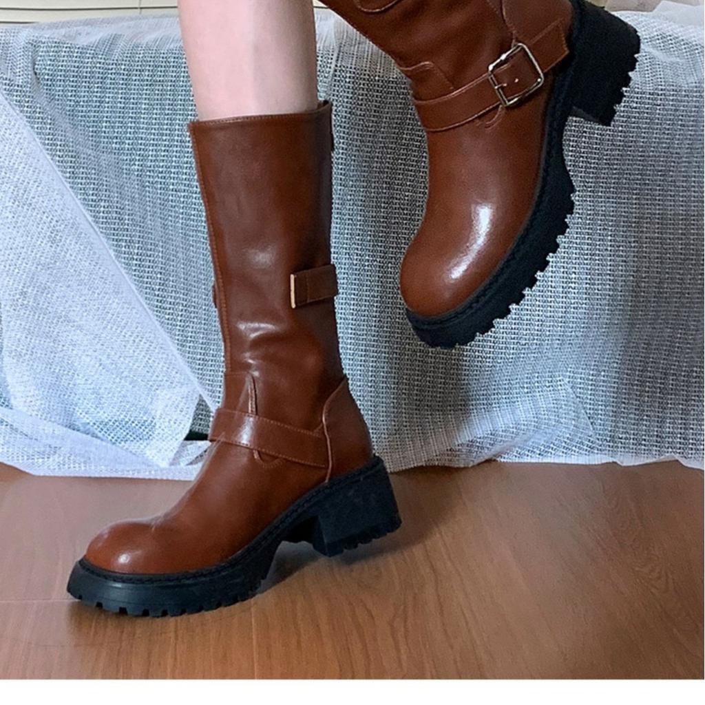 Frühling und Herbst Neue Dicke Ferse Dicke Sohle Mittelhoher Schaft Skinny Stiefel Damen Weiße Martin Stiefel Gürtelschnalle Ritterstiefel