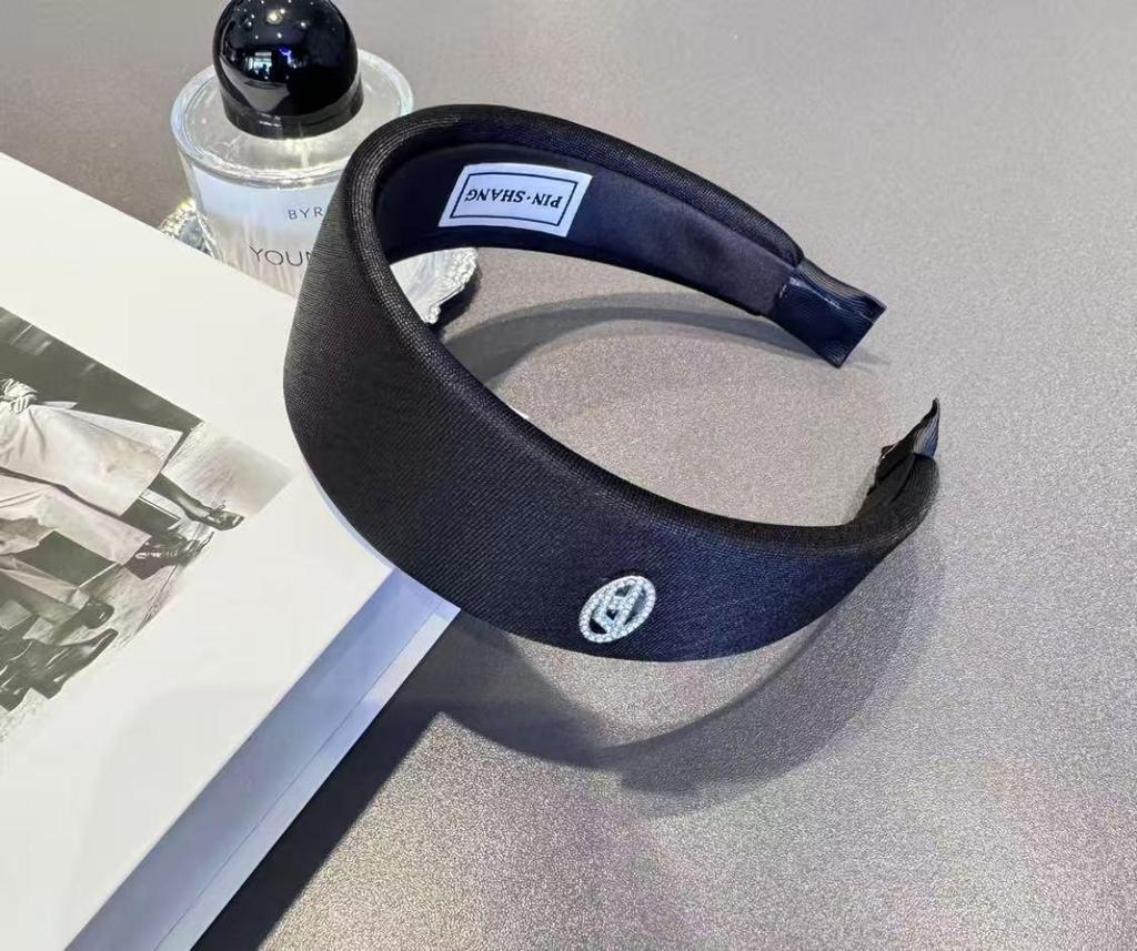 2025 Women's Korean Retro Red Headband: Spring/Summer High Crown Hair Pressing & Face Washing Style.