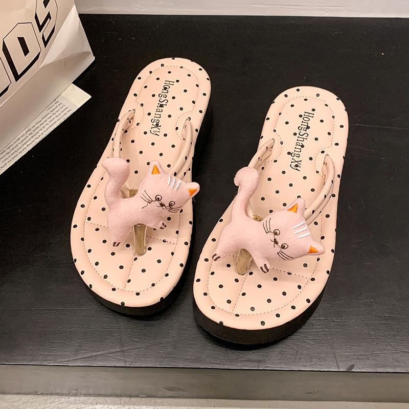 Internet celebrity thick-bottomed polka dot flip-flops women's summer wear 2025 new skirt French cool slippers