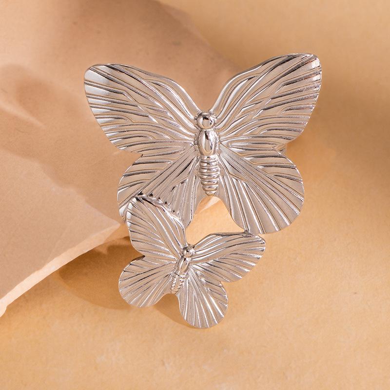 Titanium Steel Light Luxury European and American Golden Flower Clavicle Necklace 
