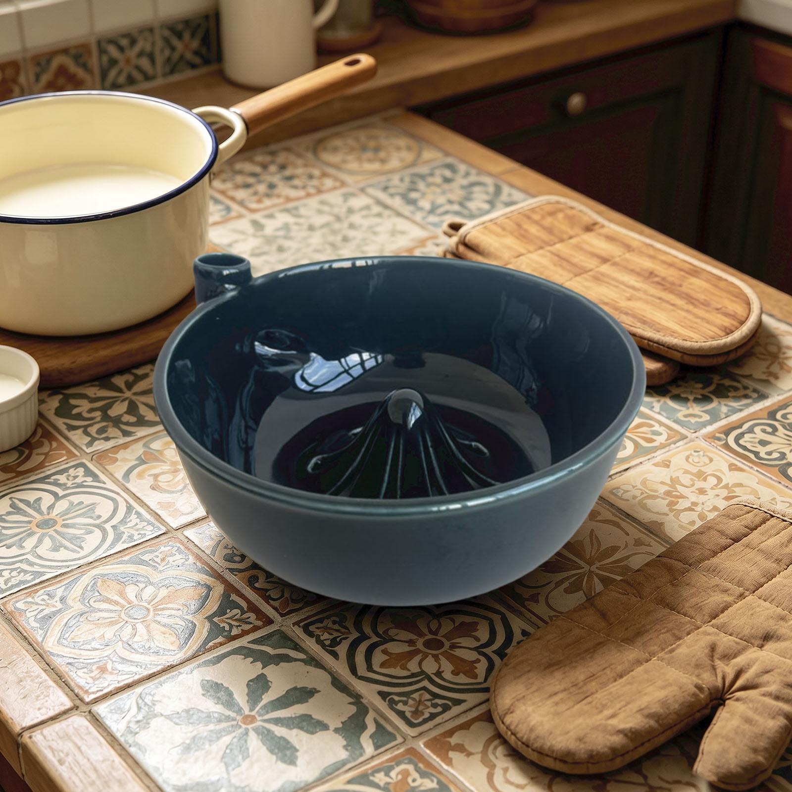 Decorative Fruit Washing Colander with Drain Holes Handle Self Spinning Berry Washing Bowl Large Capacity for Kitchen Prep China Mainland