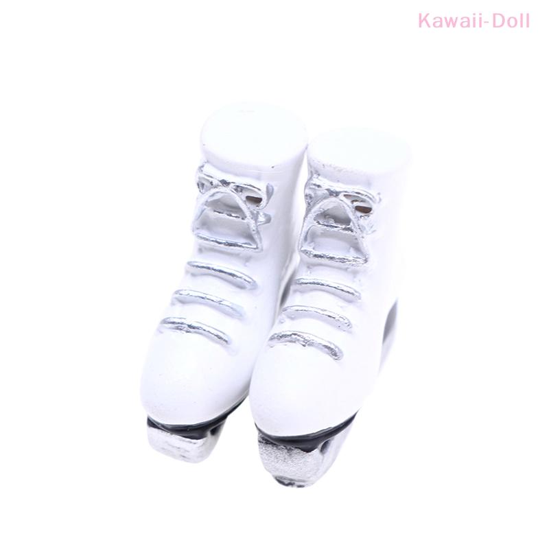 1Pair Mini Simulation Skating Shoes For Kid Doll Roller Skates Decorative Dollhouse Prop Model Gift Kids Toy Doll Accessories