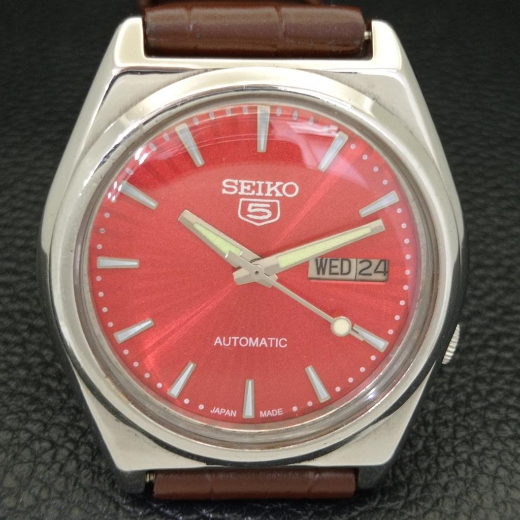 Seiko 5 AUTOMATIK VINTAGE 7025A JAPAN HERREN ROTES ZIFFERBLATT UHR a701227-5
