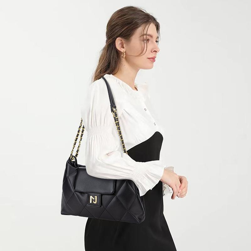 Wandering Bag, Women's New Travel Season Garbage Bag, High-end Sense, One Shoulder Small Fragrant Wind Diamond Grid Chain Armpit Bag